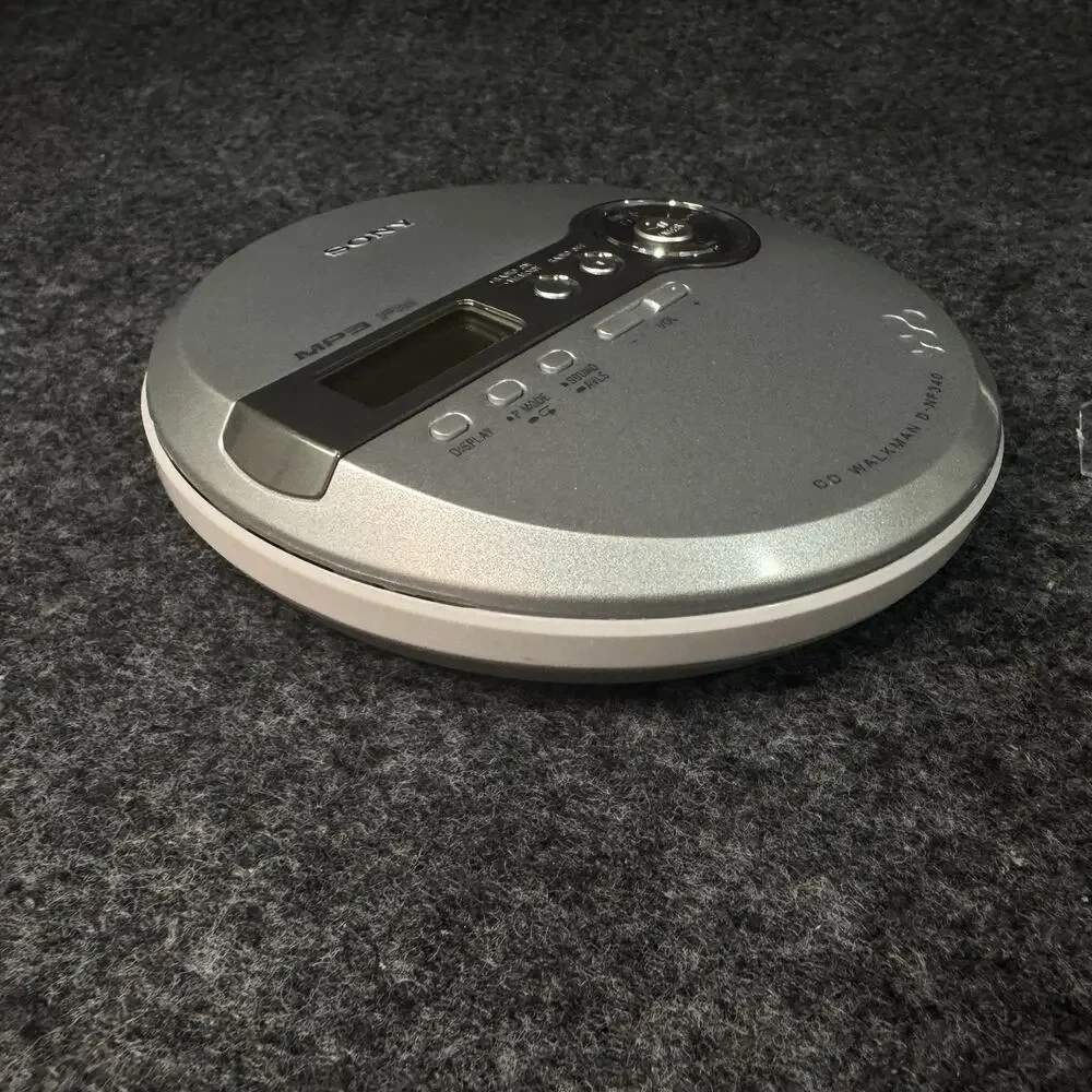 Sony D-NF340 CD Walkman MP3 FM Radio Portable CD Player Tested Working Silver